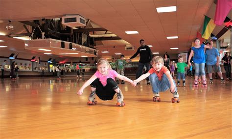 Photos: Fun on four wheels at the Roller Rink at。